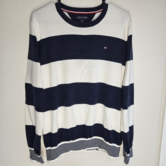 Tommy Hilfiger Men's Sweater in Navy and White, Size Large - Picture 1 of 5